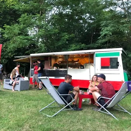 Hotell Camping Le Pre Montaigut-le-Blanc (Puy-de-Dome)